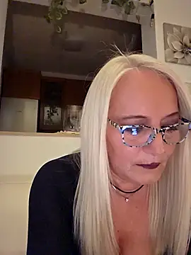 Snapshot of kikkastar chatting on 28, 11, 2025 kikkastar online show from 28, 11, 2025