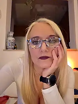 Snapshot of kikkastar chatting on 4, 12, 2025 kikkastar online show from 4, 12, 2025