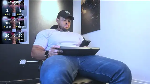 Snapshot of Big_furry_bear13 chatting on 4, 4, 2026 Big furry bear13 online show from 4, 4, 2026