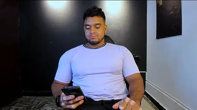 Snapshot of Big_furry_bear13 chatting on 16, 4, 2026 Big furry bear13 online show from 16, 4, 2026