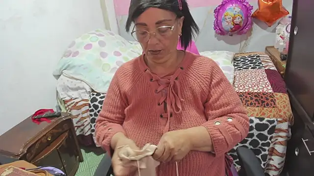 Snapshot of Mrs_mommy_ chatting on 4, 2, 2026 Mrs mommy online show from 4, 2, 2026