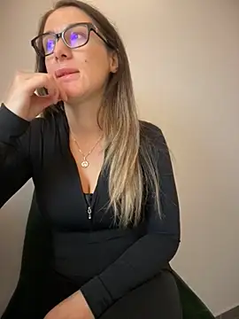 HotXMom online show from 2, 12, 2025