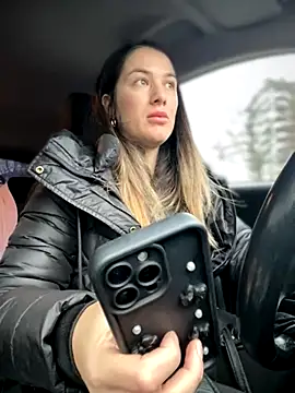 HotXMom online show from 3, 12, 2025