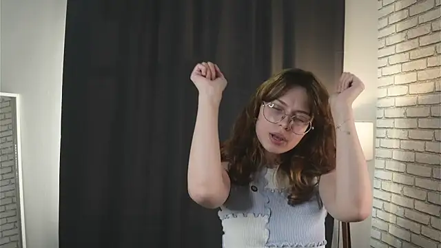 Snapshot of RominaPoli chatting on 28, 4, 2026 RominaPoli online show from 28, 4, 2026