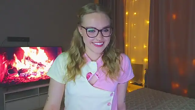 Snapshot of Aurora_Golden1 chatting on 11, 10, 2025 Aurora Golden1 online show from 11, 10, 2025