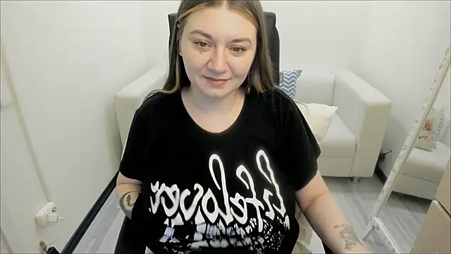 Snapshot of AlisaBacker chatting on 1, 3, 2025 AlisaBacker online show from 1, 3, 2025