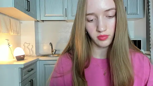 Snapshot of leslie_my_lovee chatting on 13, 10, 2025 leslie my lovee online show from 13, 10, 2025
