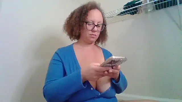 Snapshot of Paisleehaze chatting on 27, 10, 2025 Paisleehaze online show from 27, 10, 2025