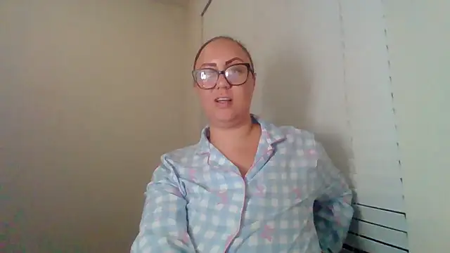 Snapshot of Paisleehaze chatting on 7, 2, 2026 Paisleehaze online show from 7, 2, 2026