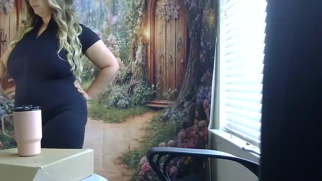 Snapshot of Paisleehaze chatting on 9, 4, 2026 Paisleehaze online show from 9, 4, 2026