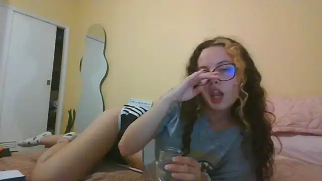 frikigyal online show from 19, 1, 2025