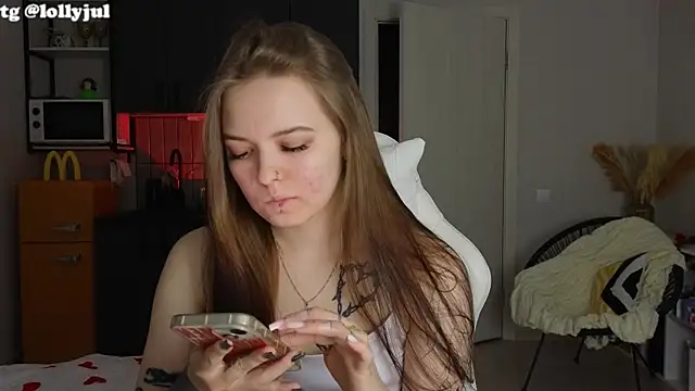 Snapshot of doll_lol_ chatting on 9, 10, 2025 doll lol online show from 9, 10, 2025