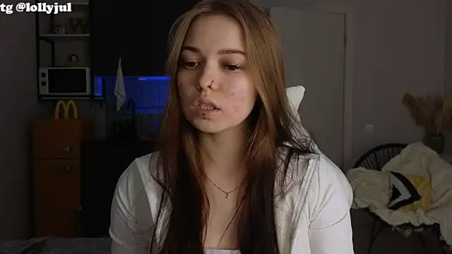 Snapshot of doll_lol_ chatting on 26, 10, 2025 doll lol online show from 26, 10, 2025