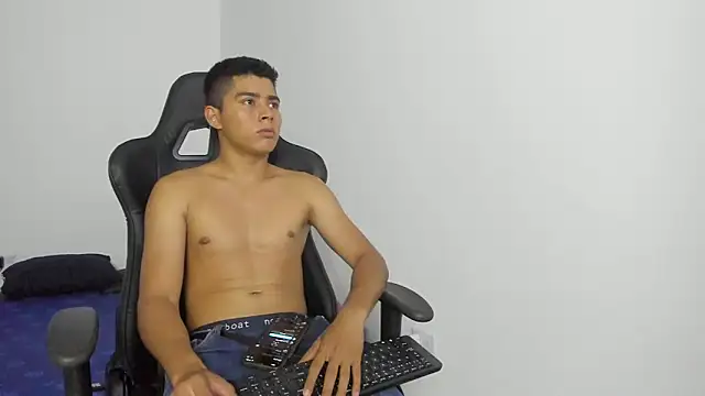 Snapshot of cutes_baby chatting on 27, 10, 2025 cutes baby online show from 27, 10, 2025