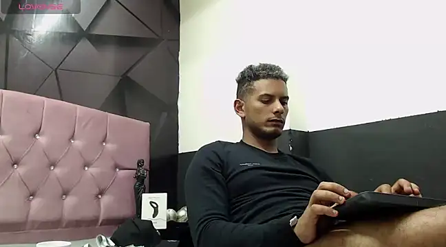 Snapshot of Chris_Dick23 chatting on 31, 12, 2024 Chris Dick23 online show from 31, 12, 2024