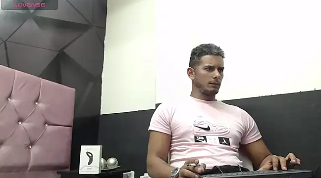 Snapshot of Chris_Dick23 chatting on 5, 1, 2025 Chris Dick23 online show from 5, 1, 2025