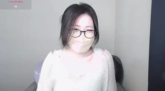 Snapshot of _NOA-chan_ chatting on 8, 3, 2025 NOA-chan online show from 8, 3, 2025