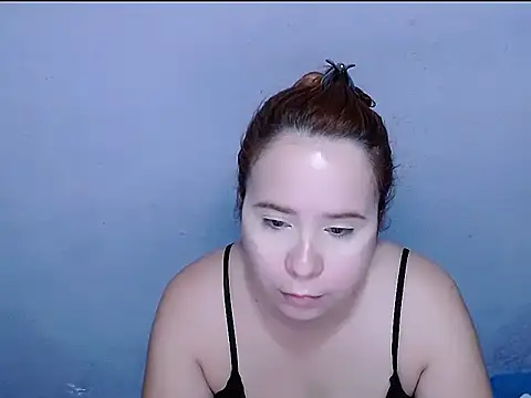 Snapshot of SubLayla01 chatting on 14, 4, 2026 SubLayla01 online show from 14, 4, 2026
