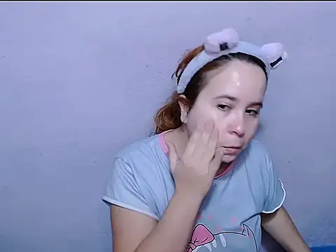 Snapshot of SubLayla01 chatting on 20, 4, 2026 SubLayla01 online show from 20, 4, 2026