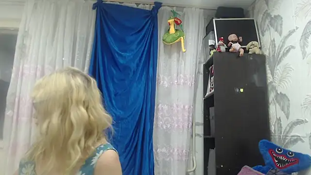 Snapshot of CamDiva113 chatting on 4, 10, 2025 CamDiva113 online show from 4, 10, 2025