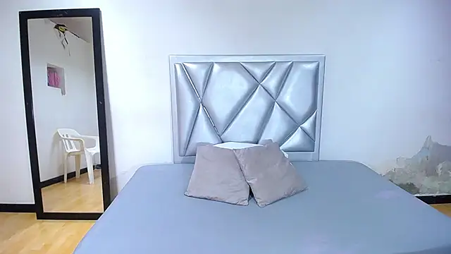 exotic karmella online show from 18, 2, 2025