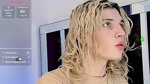 Snapshot of honey_skin chatting on 16, 9, 2025 honey skin online show from 16, 9, 2025