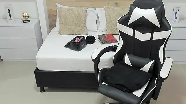 candy summer28 online show from 13, 10, 2025