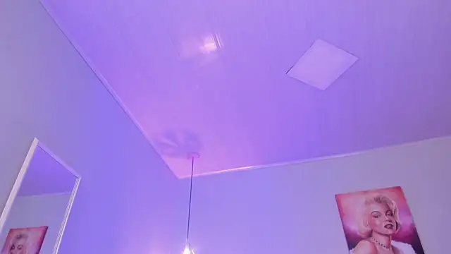 ScarletGV online show from 4, 12, 2025