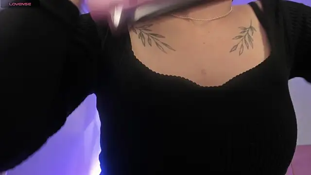 Snapshot of ScarletGV chatting on 5, 3, 2026 ScarletGV online show from 5, 3, 2026