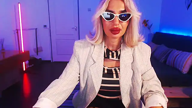 beauty chl0e online show from 8, 12, 2024