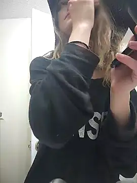 Snapshot of AriellaTaylor chatting on 8, 12, 2024 AriellaTaylor online show from 8, 12, 2024