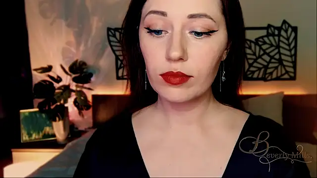 MissBeverlyMills online show from 13, 12, 2024