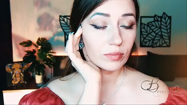 MissBeverlyMills online show from 19, 2, 2025