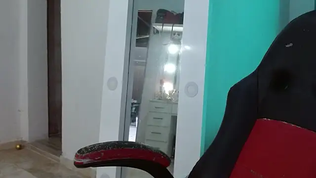 Snapshot of hantonella_ chatting on 18, 4, 2026 hantonella online show from 18, 4, 2026