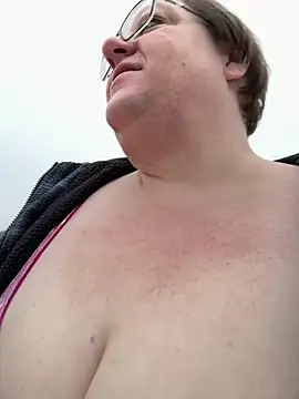 Snapshot of Suzys_Secrets chatting on 5, 3, 2026 Suzys Secrets online show from 5, 3, 2026