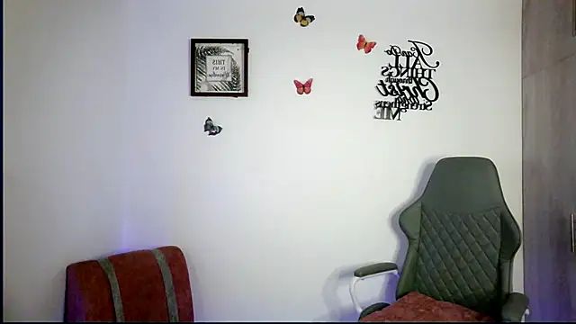 Snapshot of Nala_j8 chatting on 15, 4, 2026 Nala j8 online show from 15, 4, 2026