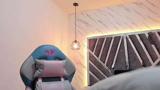 Emmapark  online show from 14, 2, 2025