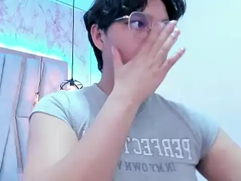 Emmapark  online show from 21, 2, 2025