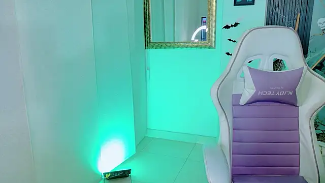 Snapshot of Madison_Jackson chatting on 11, 4, 2026 Madison Jackson online show from 11, 4, 2026