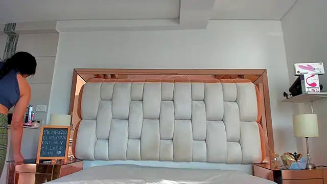 emilyparkerr01 online show from 20, 2, 2025