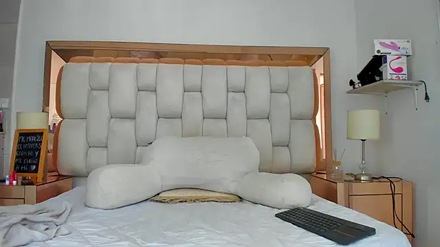 emilyparkerr01 online show from 13, 3, 2025