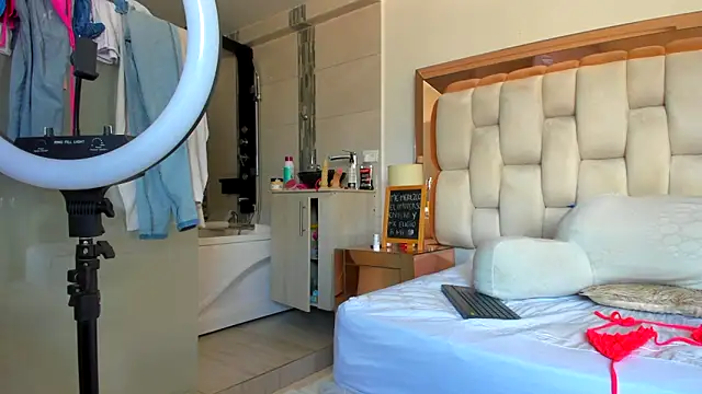 emilyparkerr01 online show from 16, 3, 2025