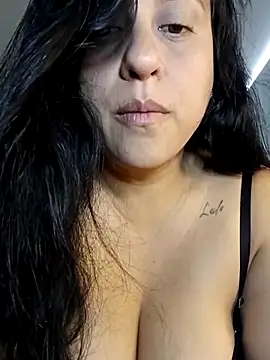 whitegirl0122 online show from 18, 3, 2025