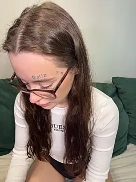 Snapshot of fuckdoll_18 chatting on 3, 6, 2026 fuckdoll 18 online show from 3, 6, 2026