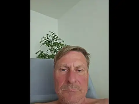 Snapshot of johnnym1 chatting on 13, 5, 2026 johnnym1 online show from 13, 5, 2026
