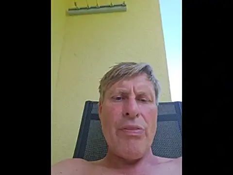 Snapshot of johnnym1 chatting on 26, 5, 2026 johnnym1 online show from 26, 5, 2026