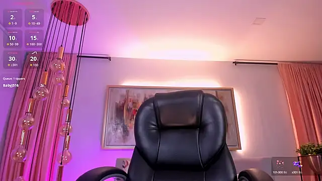 RoxanneHill  online show from 28, 1, 2025