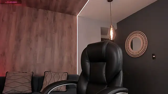 RoxanneHill  online show from 1, 12, 2025