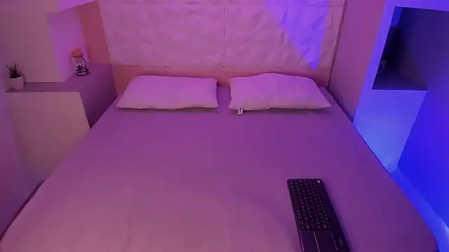 Snapshot of RenataEvans chatting on 22, 10, 2025 RenataEvans online show from 22, 10, 2025