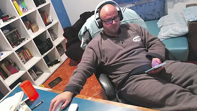 ravingr4d4 online show from 20, 12, 2025